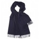 Stort mørkeblått skjerf med tynne striper