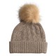 Beige strikkelue med dusk