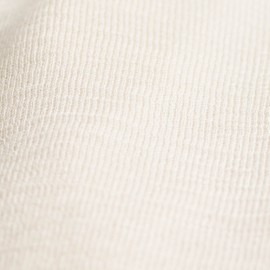 Off-white sjal i silke/kasjmir strikk