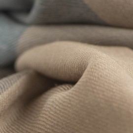 Kasjmirskjerf i bl&aring;tt, karamell, beige og gr&aring;tt