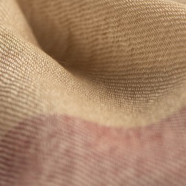 Rutete kasjmirskjerf i gylden og r&oslash;d farge