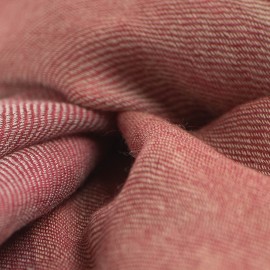 Rutete kasjmirskjerf i gylden og r&oslash;d farge