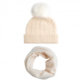 Off-white lue med dusk samt halsvarmer i kasjmir