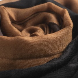 Dip-dye sjal i sort og brunt