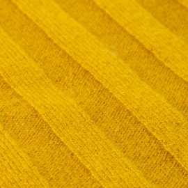 Karrigult strikkeskjerf i ren kasjmir