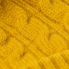 Karrygul strikhue med kvast i cashmere