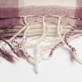 Rutet rosa og hvitt skjerf i 100% ull